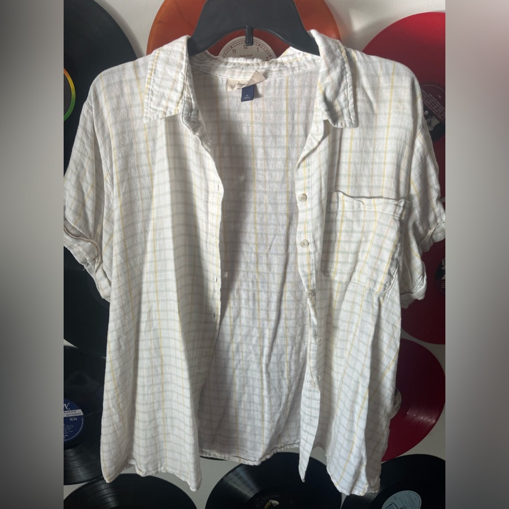 Short sleeve plaid button down